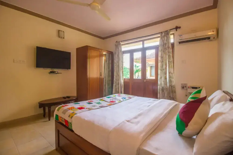 OYO Home 18705 Elegant 2BHK