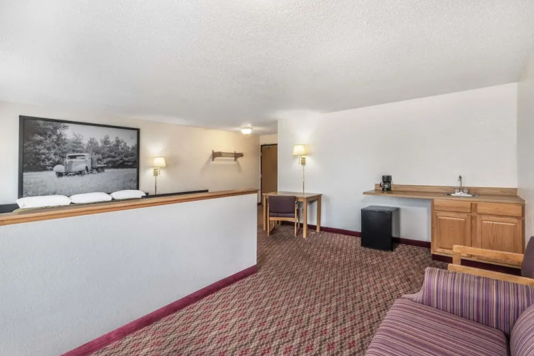 Super 8 By Wyndham Fountain