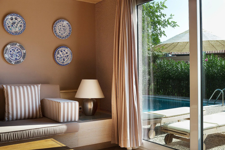 Dionysos Hotel