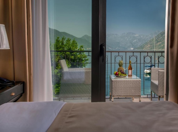 Deluxe Double room with balcony and with sea view