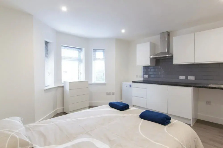Bridge Road - Room 1b