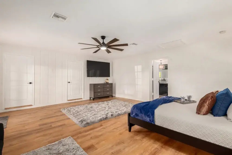 Glencove Mesa 4 Bedroom Home by RedAwning
