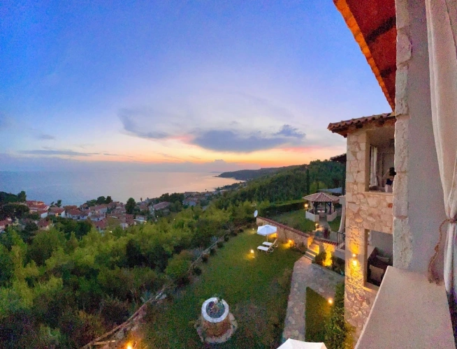 Apartment with balcony and with sea view