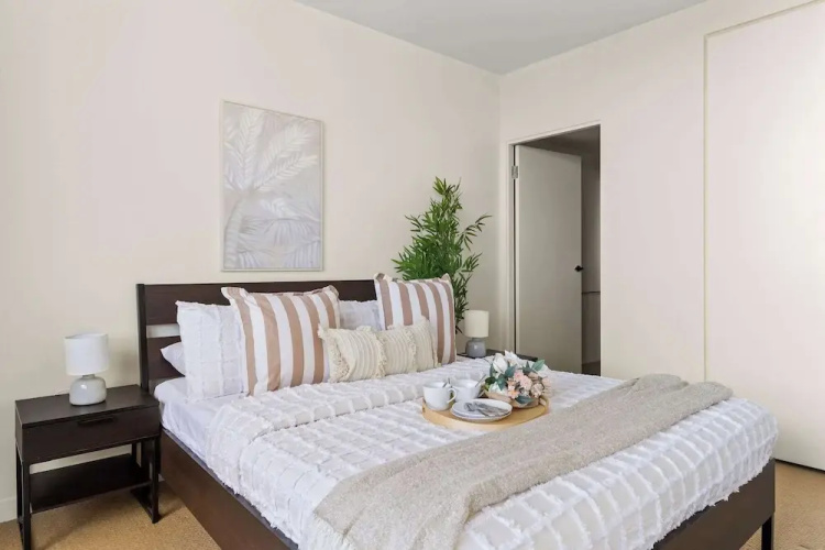 Cozy & Chic 2BR Apt Walk to Melbourne Central