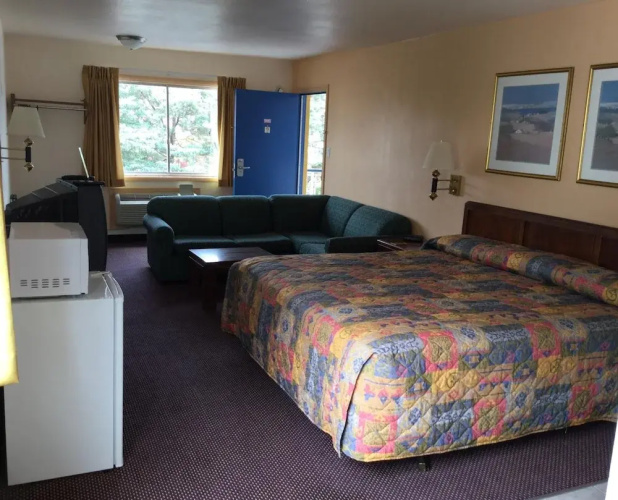Belmont Inn & Suites