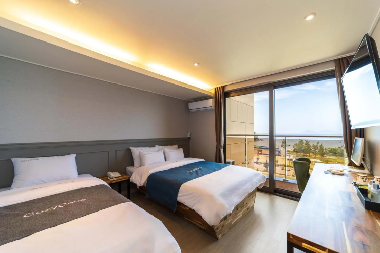 CozyCove Boutique Hotel