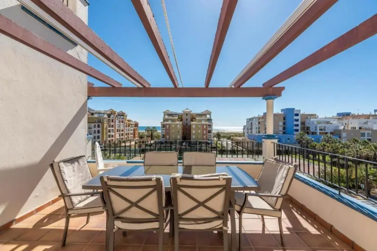 3 Bedrooms Apartment