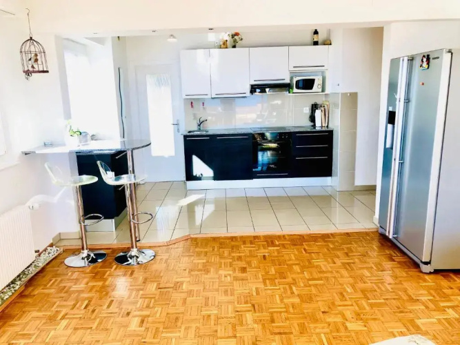 Spacious Apartment with Lake View | 35