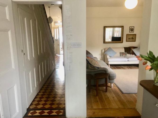 5 Bedrooms Cottage