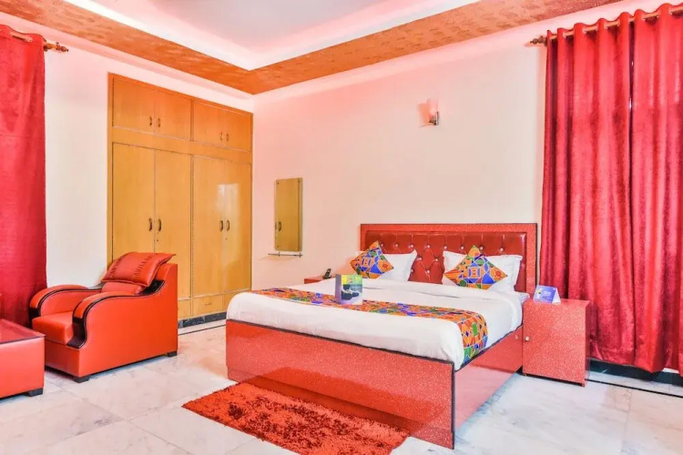 Prakash Apartment By FabHotels