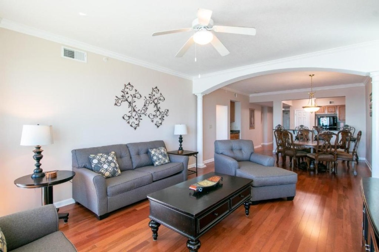 3 Bedrooms Apartment