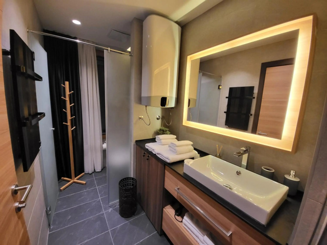Woodside 430 Apartment