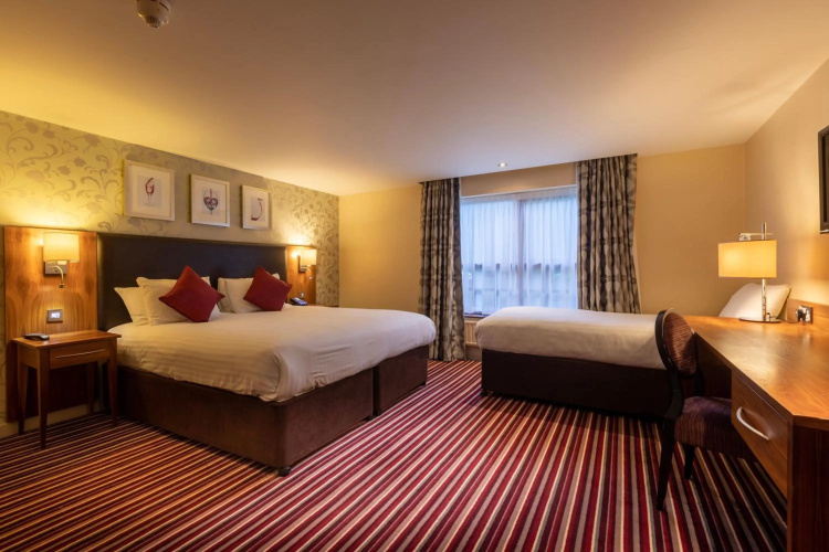 Gloucester Robinswood Hotel