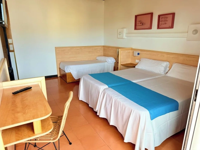 Standard Triple room with balcony