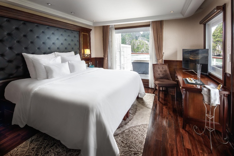 Double Suite with balcony and with bay view
