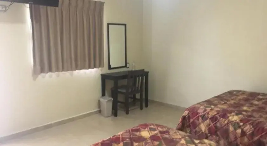 Hotel Flores Hills