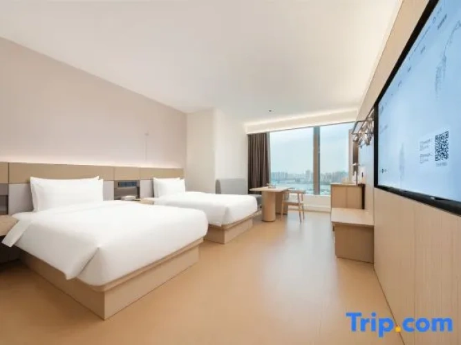 Standard Twin room with river view