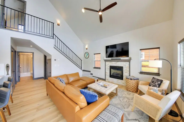 Dover Vacation Rental: Walk to Lake Pend!