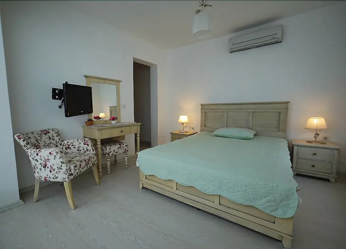 Elda Koyici Alacatı