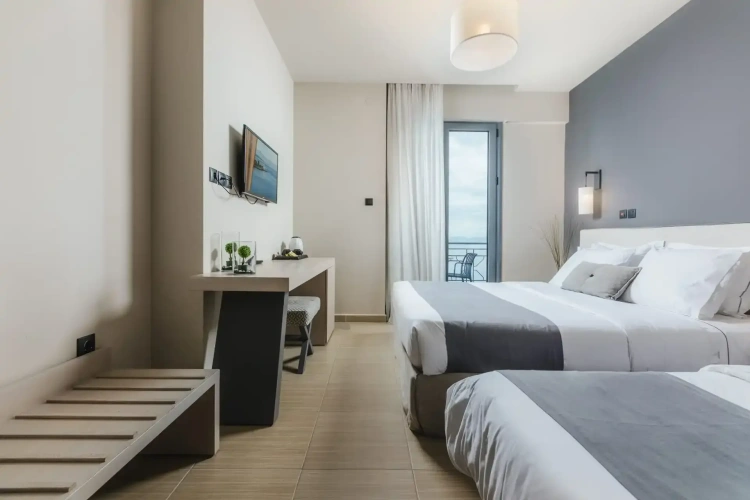 Standard Triple room with sea view