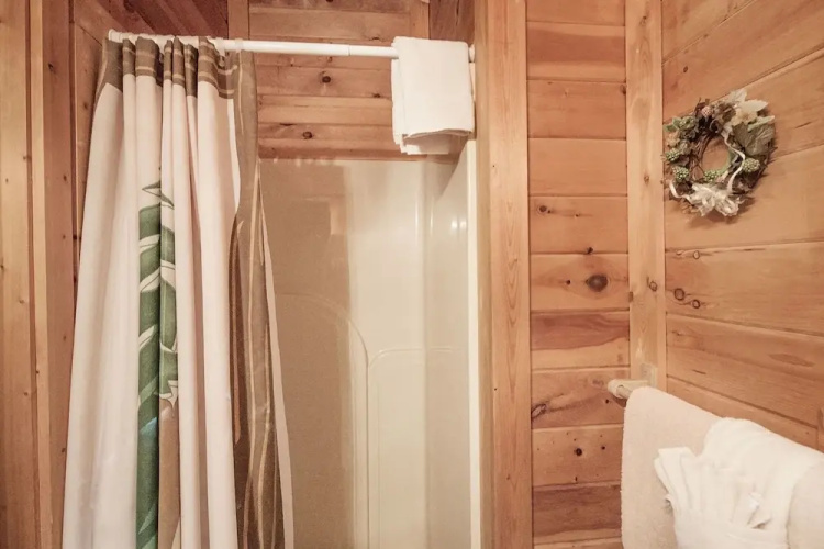 Cozy Creekside by Eagles Ridge Resort