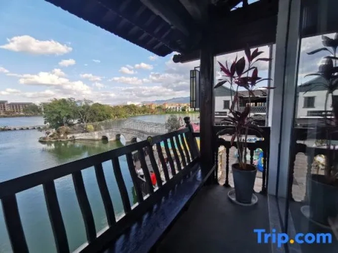 Standard Double room with balcony and with lake view