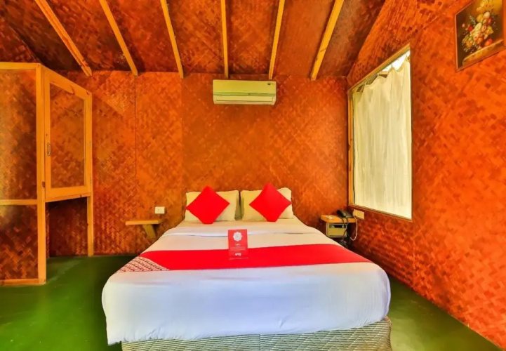 Vartys - The Hillside Huts