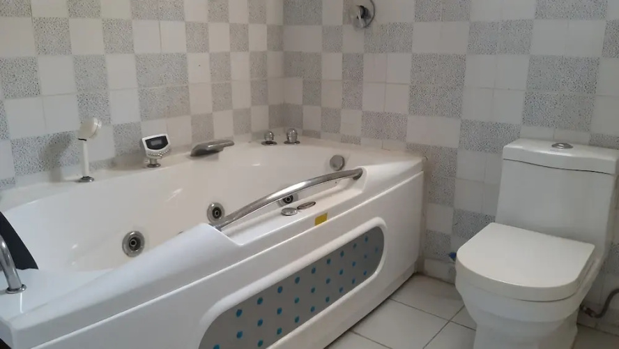 Top-Notch Suites and Apartments
