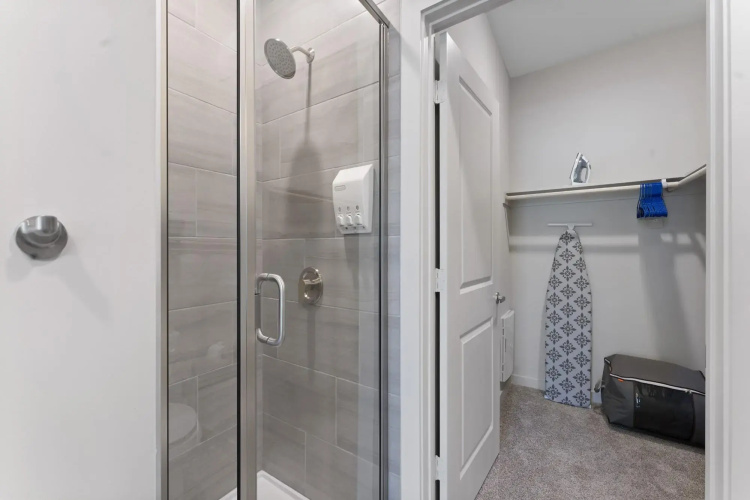 Chic King Bed 1BR Suite 5 Min to DT