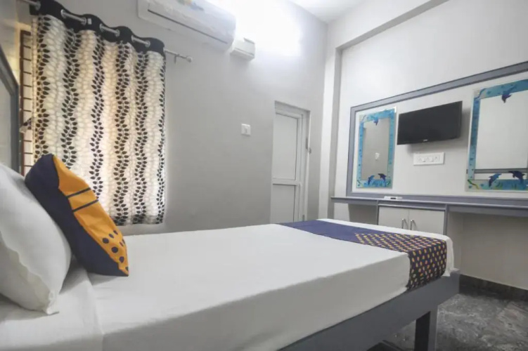 Sri Krishna Lodge by OYO Rooms