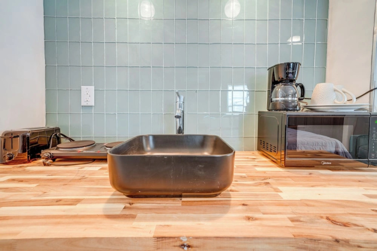Explore the Hinton Historic District! Luxe Studio