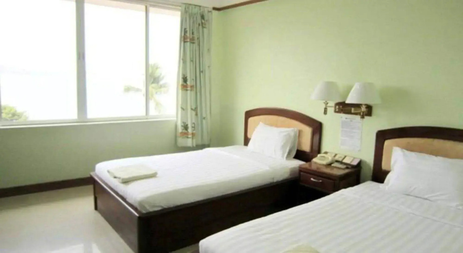 New Beach Hotel & Restaurant