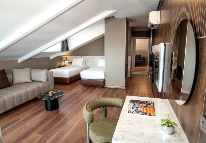 Suite with balcony