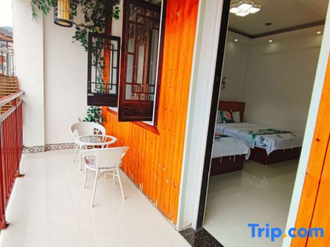 Standard Twin room with balcony