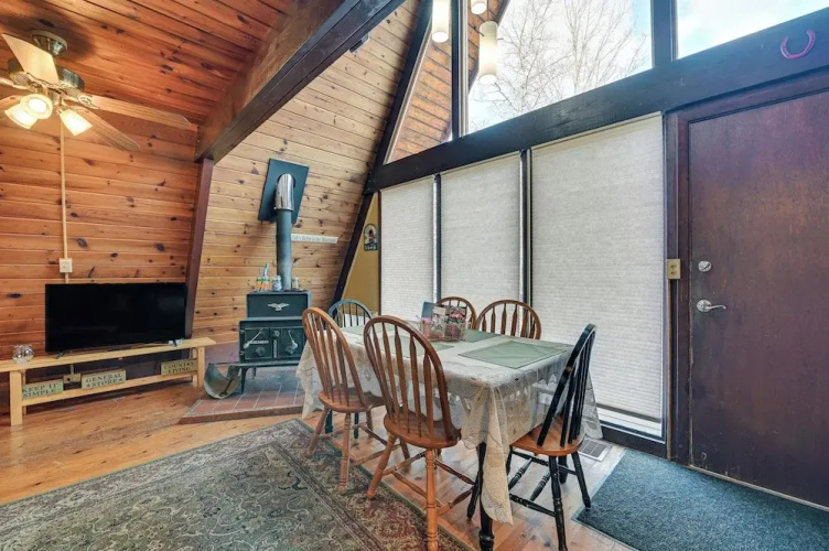 Walk to Ski Lift! Charming Hunter A-frame