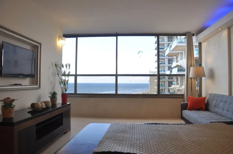2 Bedrooms Apartment beachfront