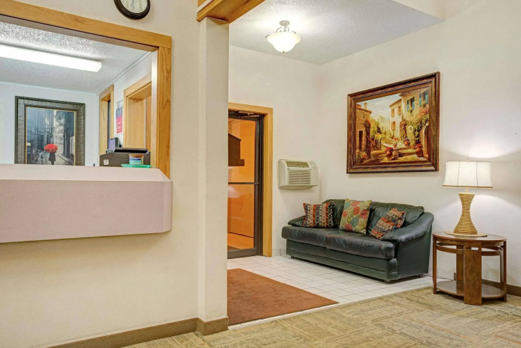 Super 8 by Wyndham Moorhead