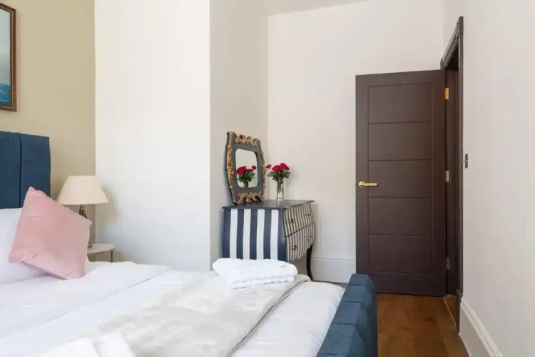 Beachfront Escape & Wow Sea Views, Luxury Retreat