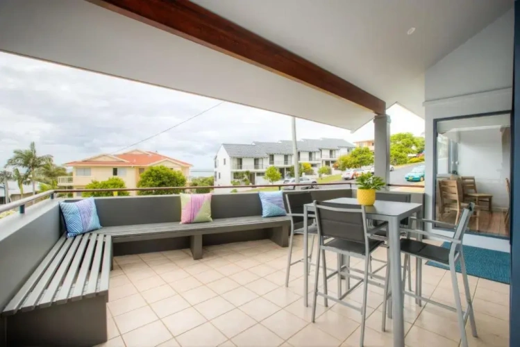 4 Bedrooms Cottage