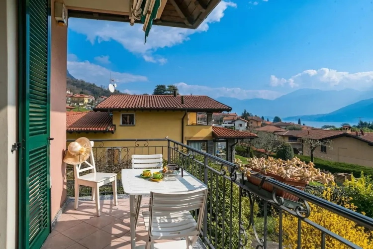 Family Cottage with balcony