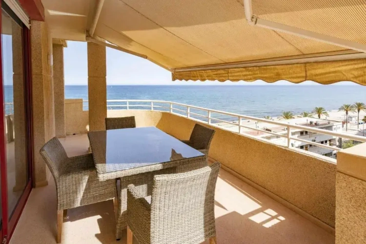 3 Bedrooms Apartment