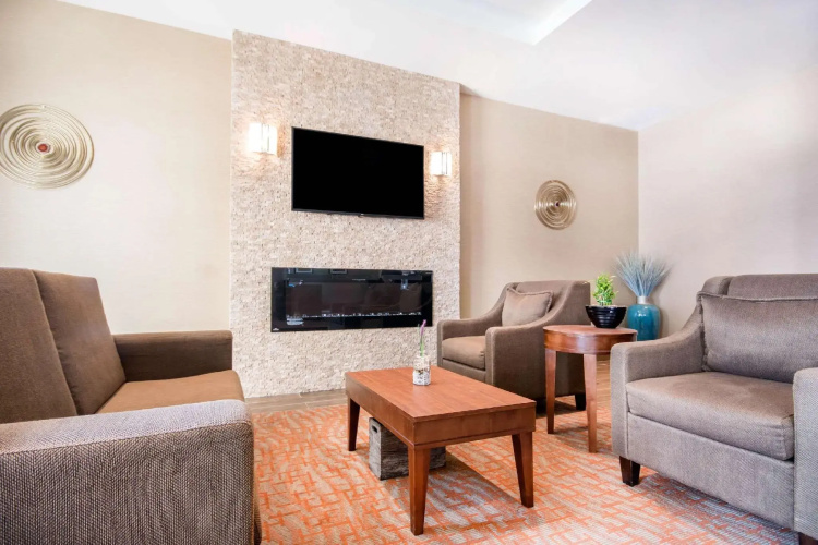 Comfort Inn & Suites