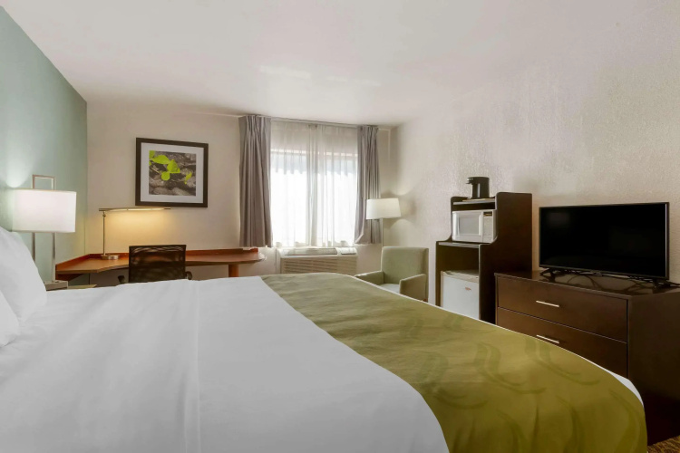 Quality Inn Alexis Rd