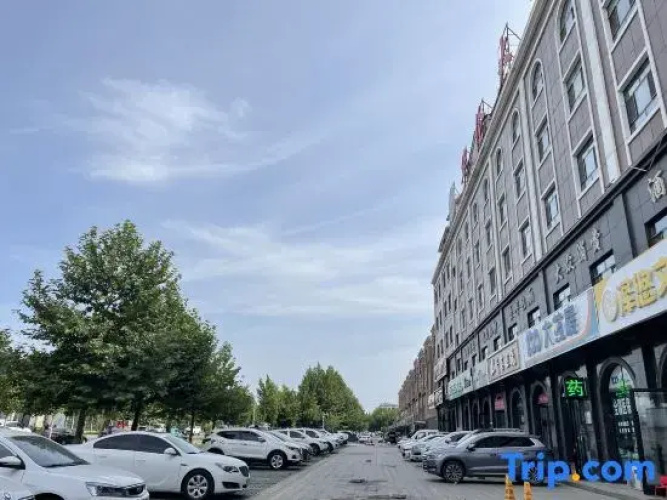 Yicheng Yining Hotel (Wanrong Plaza, Yining Development Zone)