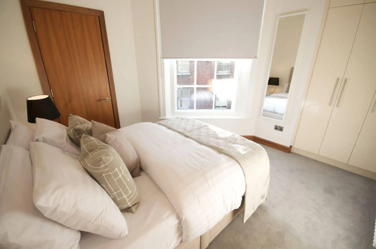 Fleet Street Apartment