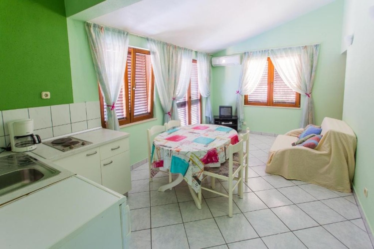 2 Bedrooms Apartment with balcony and with sea view