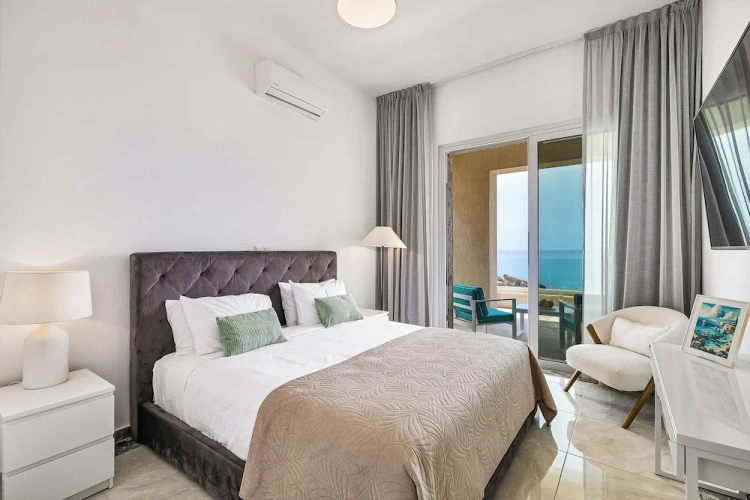 3 Bedrooms Luxury Villa beachfront