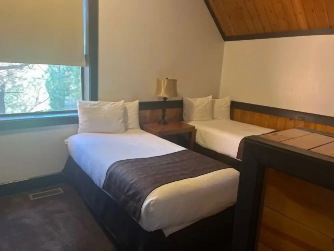 2 Bedrooms Standard room with mountain view