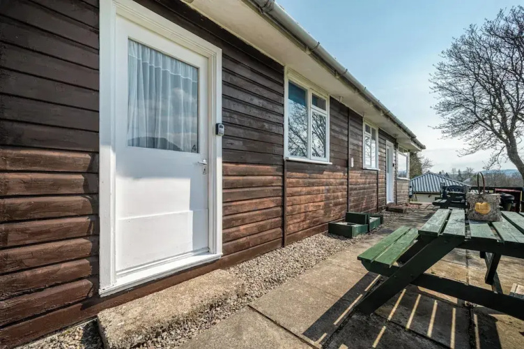 2 Bed Chalet - Sleeps 4 - River and Mountain Views