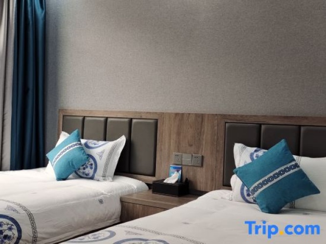 Standard Twin room with mountain view